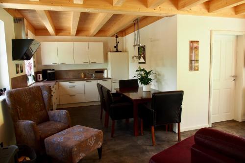 Kuchyň nebo kuchyňský kout v ubytování Ferienwohnung Almflair Chalet