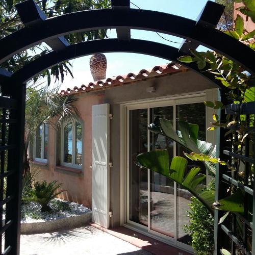 an arbor over a door of a house at Résidence Villa Nova in Tiuccia