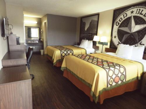 Voodi või voodid majutusasutuse Super 8 by Wyndham Universal City toas