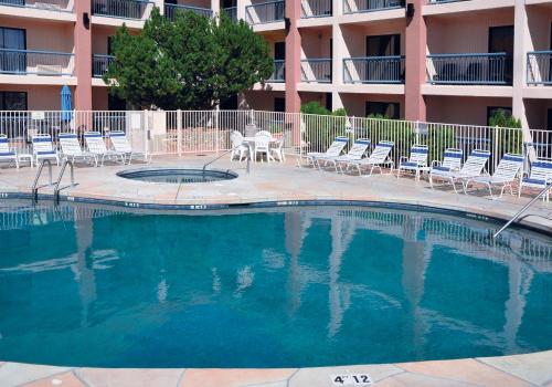 Bazén v ubytování Grand Canyon Plaza Hotel nebo v jeho okolí