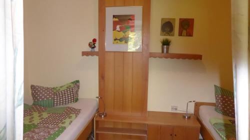 Zimmer mit 2 Betten in einem Zimmer in der Unterkunft FW Weissensee in Füssen