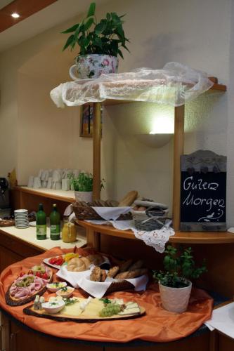 ホテルの敷地内または近くでの食事または食べ物
