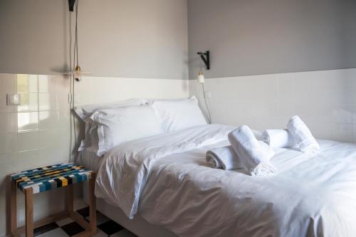 a white bed with towels on it in a room at Lemon Tree Stay in Faro