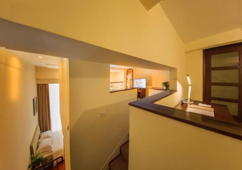 a hallway with a staircase with a sink in a room at Yantai Meiya International ApartHotel (Previous Ramada Plaza) in Yantai