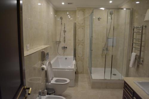 Ένα μπάνιο στο Sultan Plaza hotel