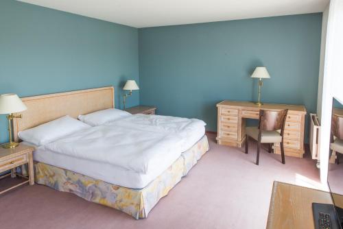 Кровать или кровати в номере Ascott Hotel & Restaurant