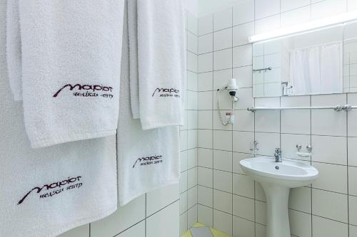 Kylpyhuone majoituspaikassa Mariot Medical Center Hotel