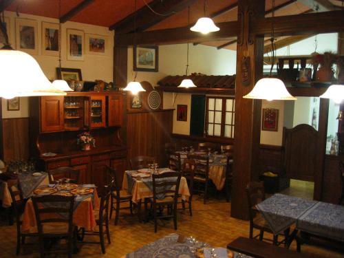 Restoran ili drugo mesto za obedovanje u objektu Badiaccia Village Camping