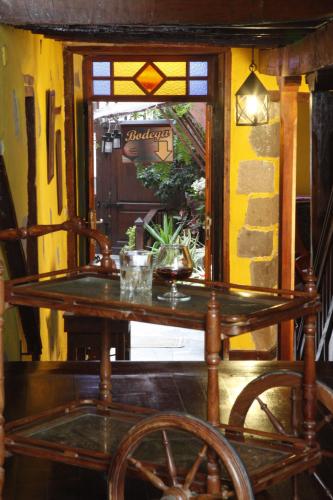a table and chairs in a room with a window at Fonda Central in Adeje