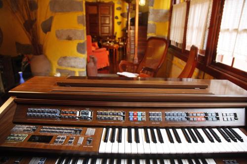 a keyboard sitting on top of a table at Fonda Central in Adeje