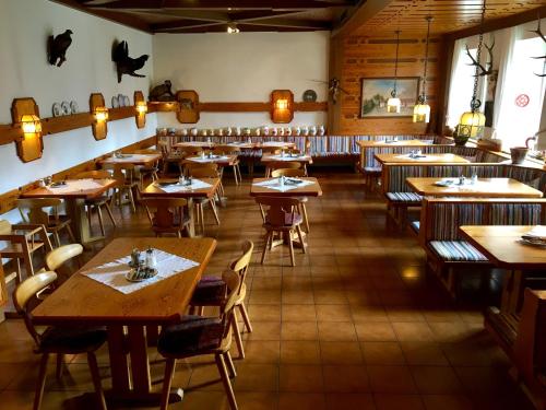 A restaurant or other place to eat at Apfelwirt