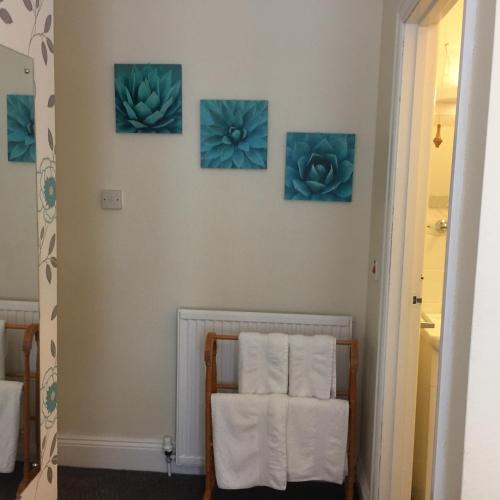 Katil atau katil-katil dalam bilik di Crowndale Torquay - Exclusively for Adults