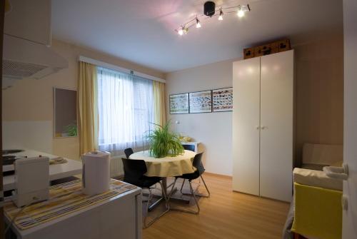a living room with a table and a dining room at aan de vaart in Mechelen