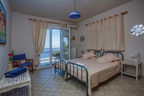 Un pat sau paturi într-o cameră la Villa Gerrito