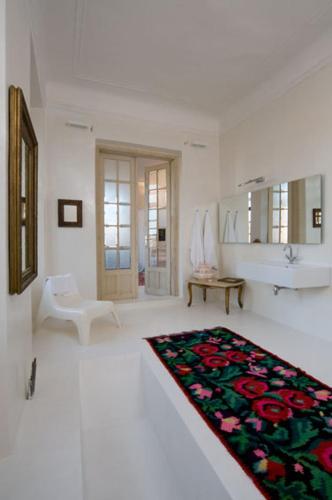 a white room with a red and green rug on the floor at Chateau Třebešice in Kutná Hora