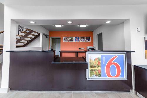 Sijil, anugerah, tanda atau dokumen lain yang dipamerkan di Motel 6-Warminster, PA
