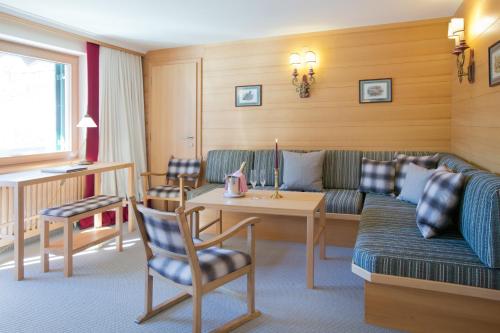 a living room with a couch and a table at Hotel Angela in Lech am Arlberg