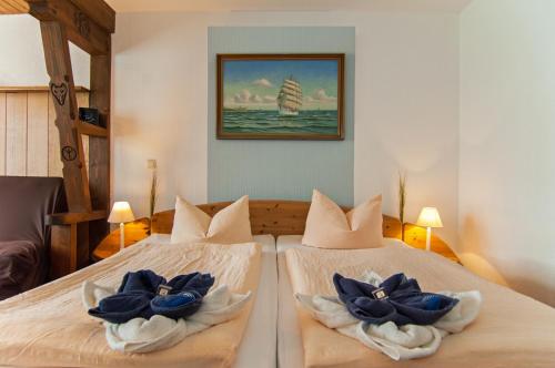 a bedroom with two beds with towels on them at Hotel garni Godenhof in Wanderup