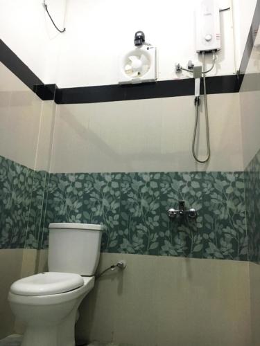 a bathroom with a toilet and a shower at Kandy Citylights Residence in Kandy