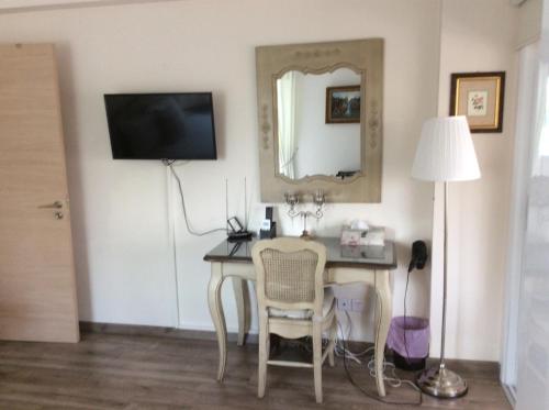 TV a/nebo společenská místnost v ubytování The Central Suites