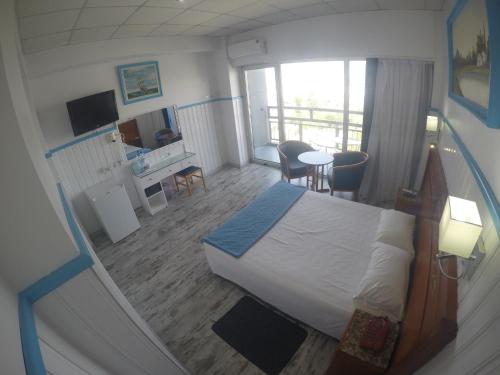 TV a/nebo společenská místnost v ubytování Asty Hotel