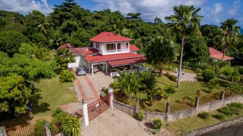Jardín al aire libre en The Orchard Holiday Home