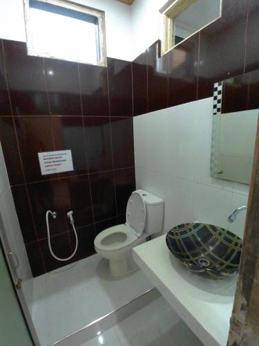 a bathroom with a toilet and a sink at Eddie's Homestay in Lhonga