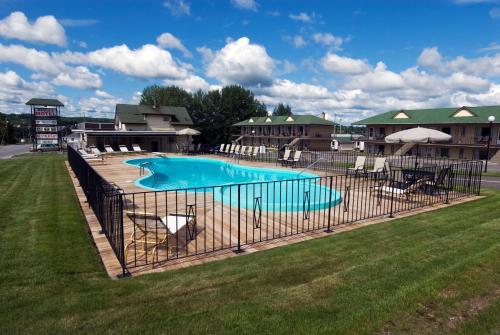 Bazén v ubytování Daigle's Motel nebo v jeho okolí