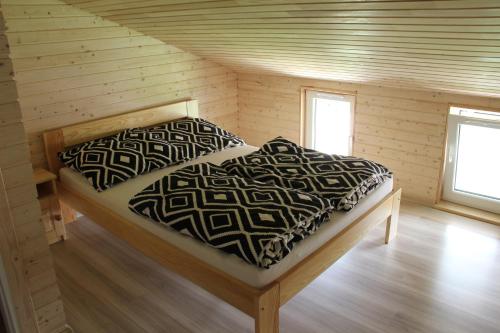 Cama ou camas em um quarto em Apartamenty Wisełka