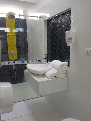 Bilik mandi di Hotel San Jeronimo Armenia