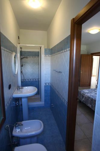 a bathroom with a sink and a toilet and a mirror at Introdacqua Holidays in Introdacqua