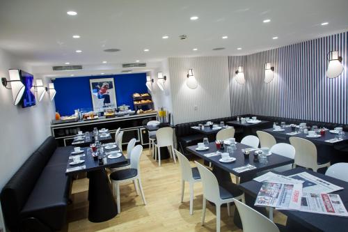 The Originals Boutique, Hôtel Le Lion, Clermont-Ferrandにあるレストランまたは飲食店