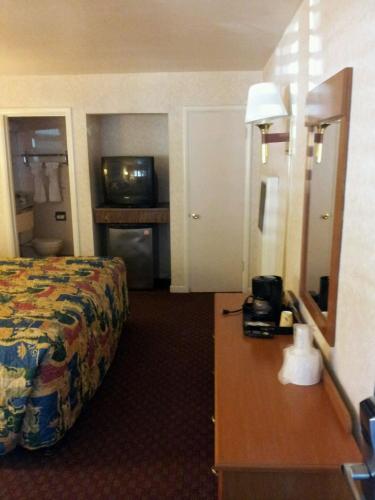 a hotel room with a bed and a television at Town House Motel in San Francisco