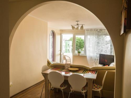 Televízia a/alebo spoločenská miestnosť v ubytovaní Apartament Plaza48
