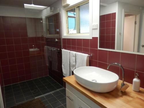 Wondai Hideaway Apartment tesisinde bir banyo