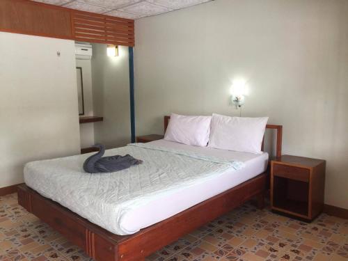 a bed in a small room with at Scenery Guest House in Phi Phi Don