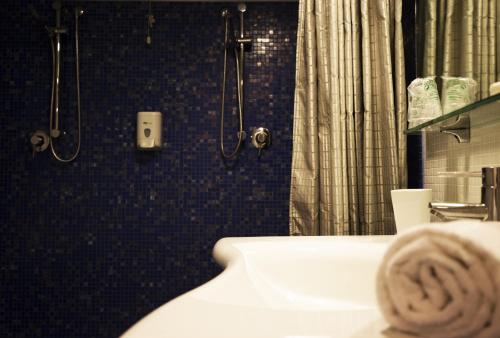a bathroom with a shower and a white sink at Avogaria 5 Rooms in Venice