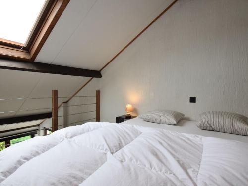 Voodi või voodid majutusasutuse Spacious Holiday Home La Roche en Ardenne with Pool toas