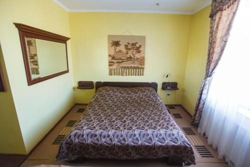 Una cama o camas en una habitación de Aivengo Hotel
