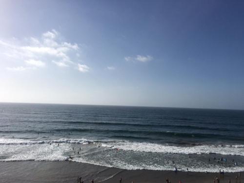 a view of the ocean with people on the beach at Numancia 1 - 3A in Las Palmas de Gran Canaria