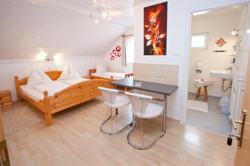 En eller flere senge i et værelse på Gasthof Spengerwirt