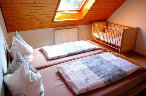 Katil atau katil-katil dalam bilik di Ferienhaus Gehring