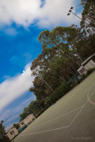 Instalaciones para jugar a tenis o squash en Giannella Camping o alrededores