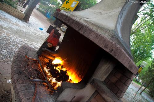 Equipo para parrilladas disponible en el campamento