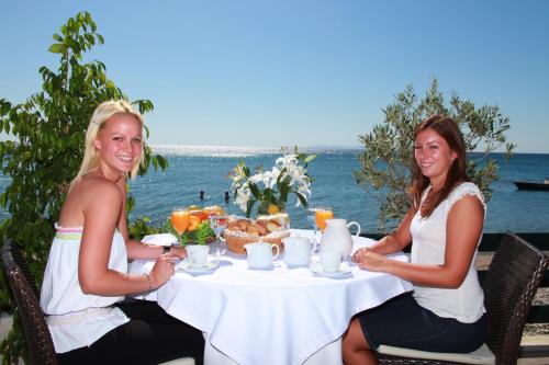 Gallery image of Hydrele Beach Hotel & Village in Potokáki