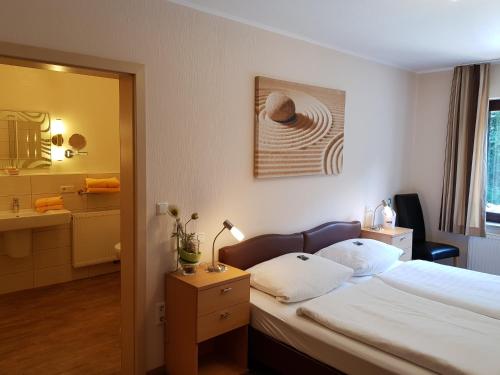 Ein Bett oder Betten in einem Zimmer der Unterkunft Hotel Garni Gasthof Bucksande