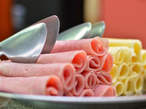 ホテルの敷地内または近くでの食事または食べ物