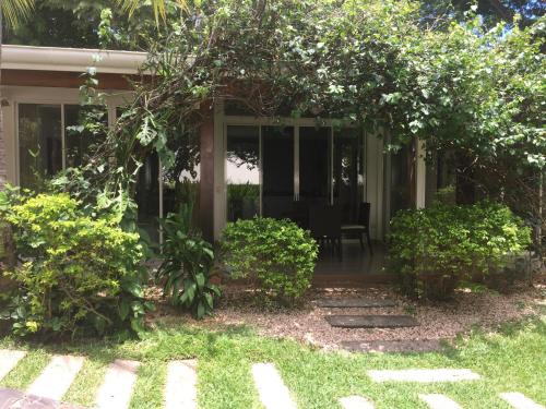 The Breeze Hotel & Villasにある庭