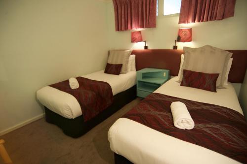 Katil atau katil-katil dalam bilik di SureStay Hotel by Best Western The Clarence on Melville