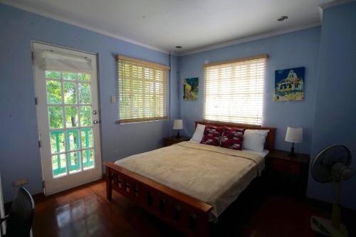Postel nebo postele na pokoji v ubytování Charming Tagaytay Vacation Home